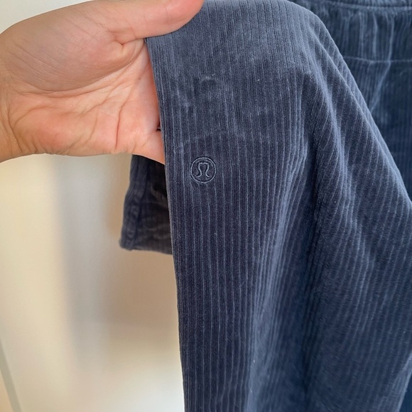 Lululemon Scuba Mid-Rise Wide-Leg Pant 7/8 Length *Velvet Cord True Navy - Picture 13 of 14